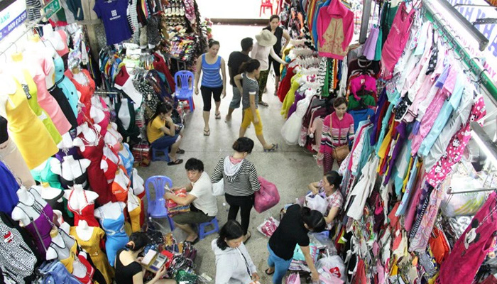 Nhập sỉ quần áo tại chợ Tân Bình