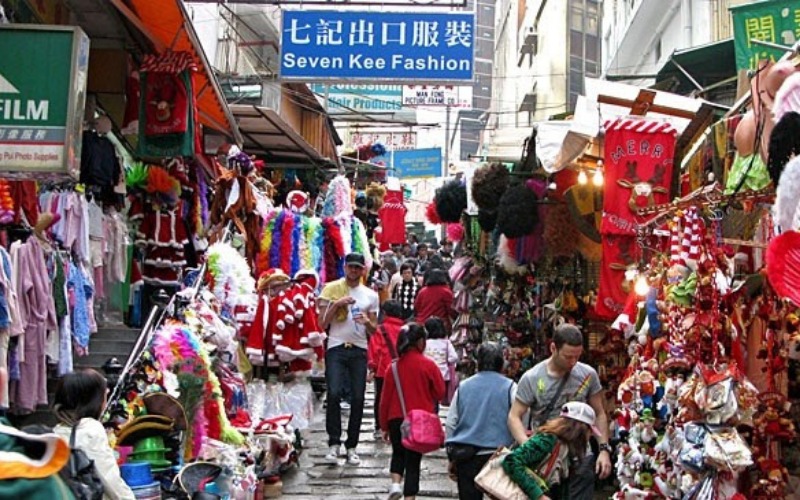 Nhập hàng quần áo thể thao Quảng Châu tại chợ đầu mối